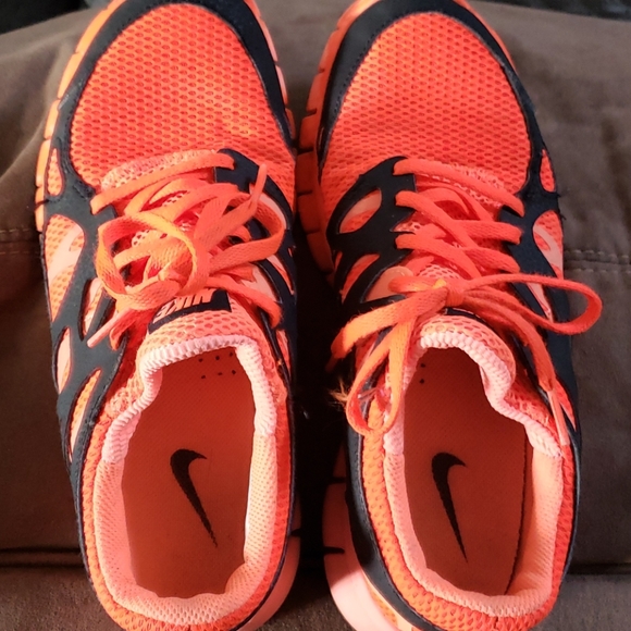 Nike Shoes - Nike free run 2